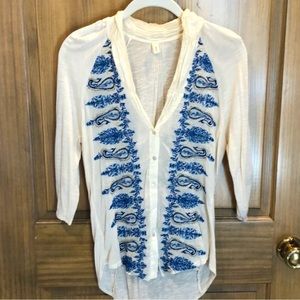 Anthropologie Tiny | Women’s Top | Button down embroidered 3/4 sleeve | Size XS